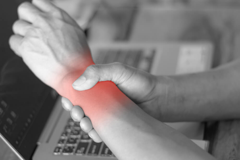 top of wrist pain