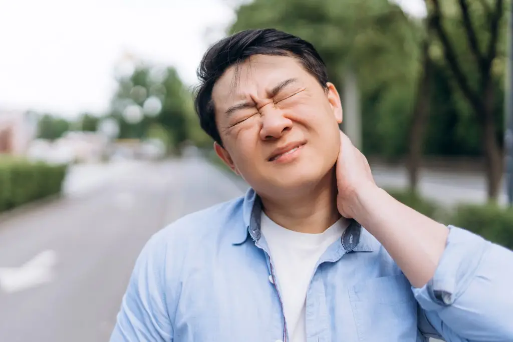 how to get rid of a crick in your neck neck pain